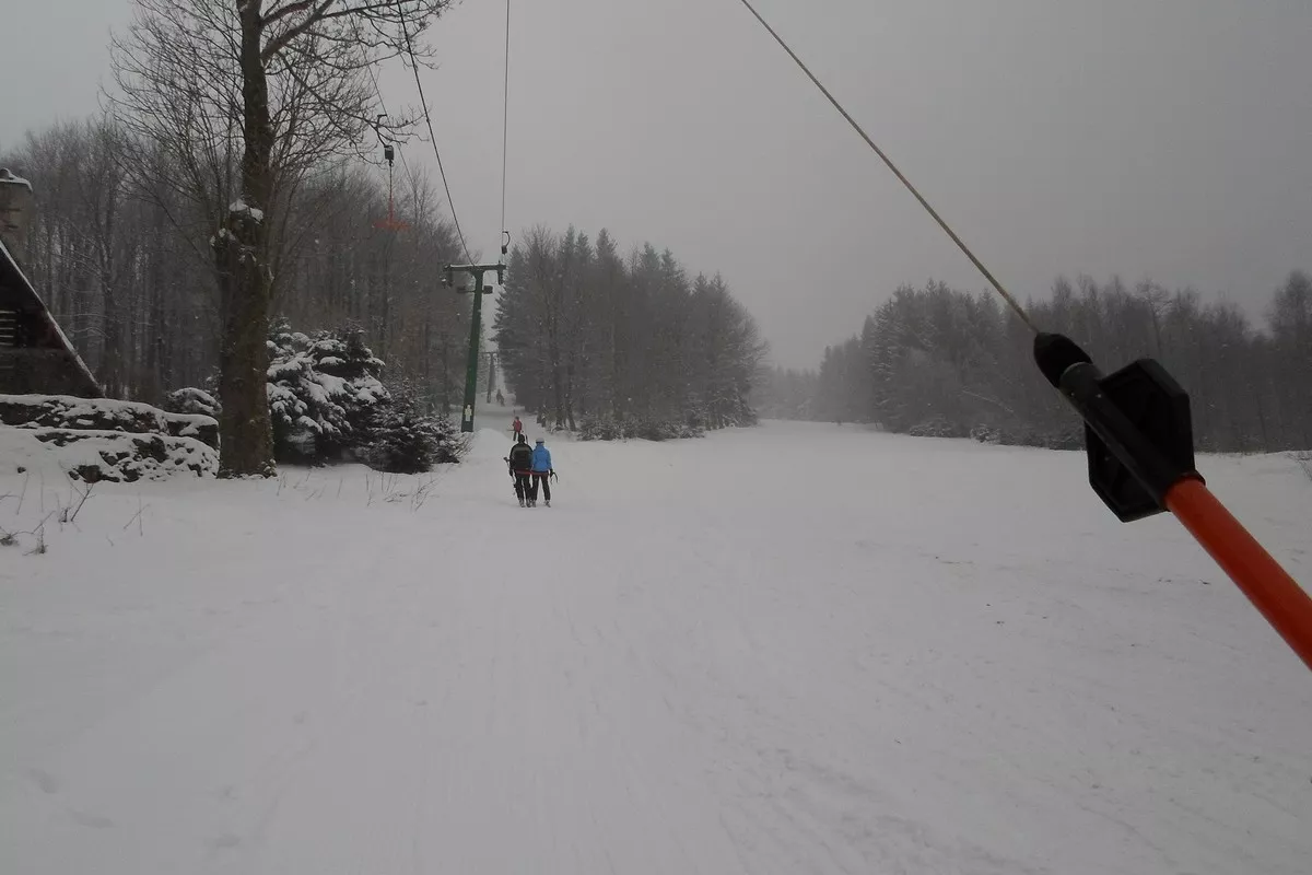 Skipiste oberhalb von Cesky Jiretin
