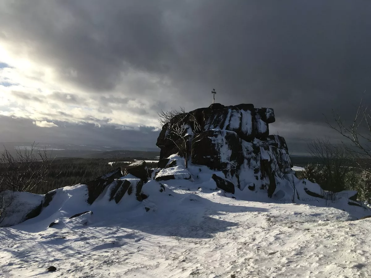 Auf dem höchsten Berg im Osterzgebirge - Loučná (Wieselstein)