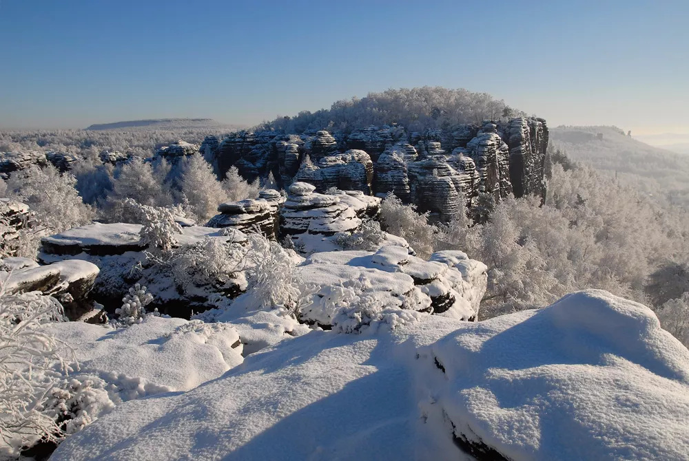 Tyssaer Wände im Winter - das Gebiet gehört schon zum Elbsandsteingebirge