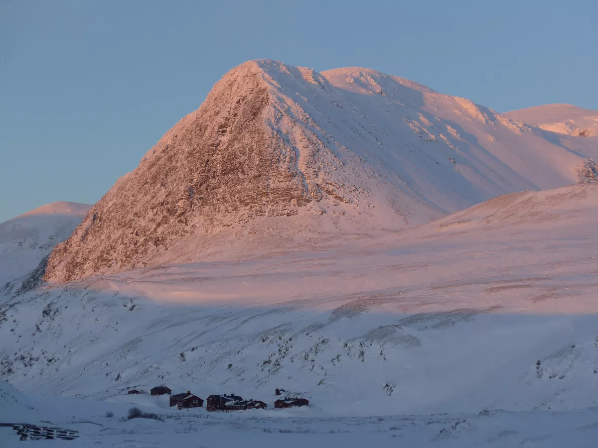 Die höchsten Berge des Rondane-Gebirges in der Abendsonne.