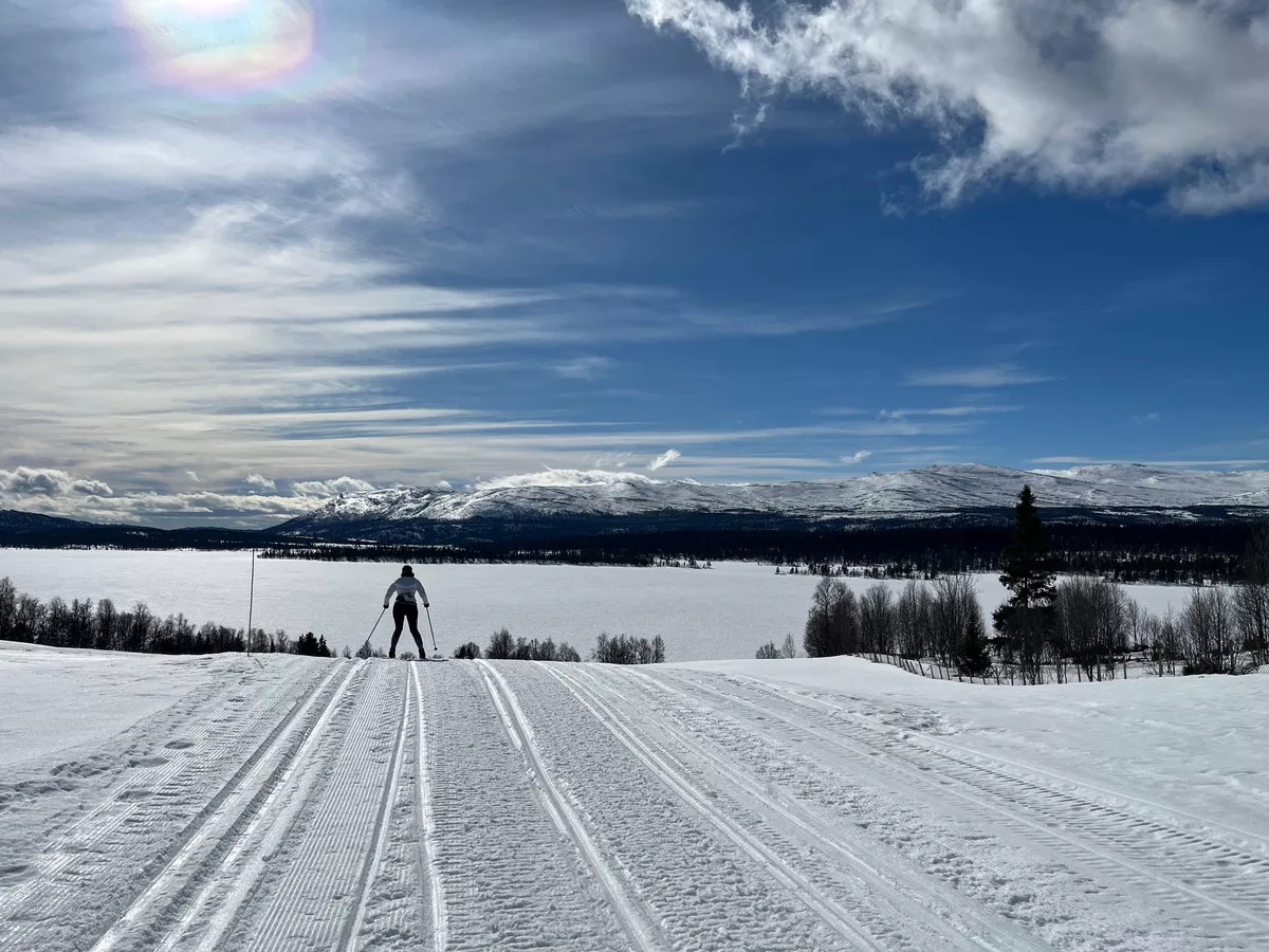 Loipengebiet Fefor mit Blick auf den zugefrorenen See