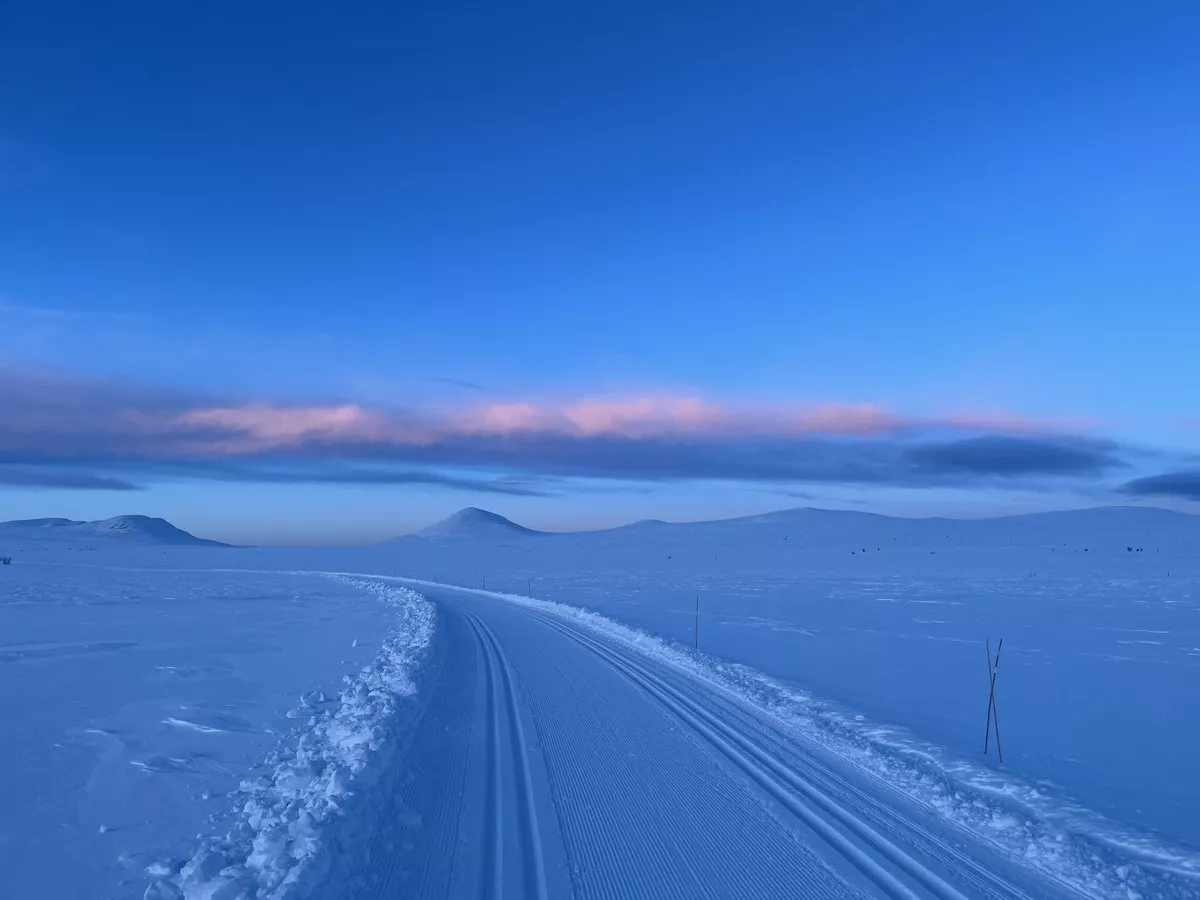 Loipengebiet Venabygdsfjellet am Abend - Blick auf Schneeberge vom Rondane-Gebirge