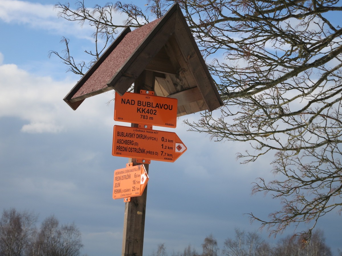 Loipenausschilderung bei Bublava