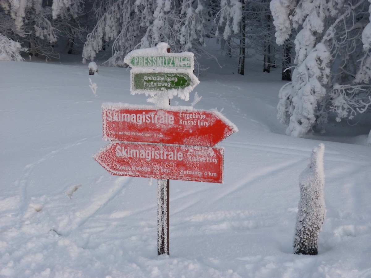 Wegweiser Skimagistrale bei Satzung