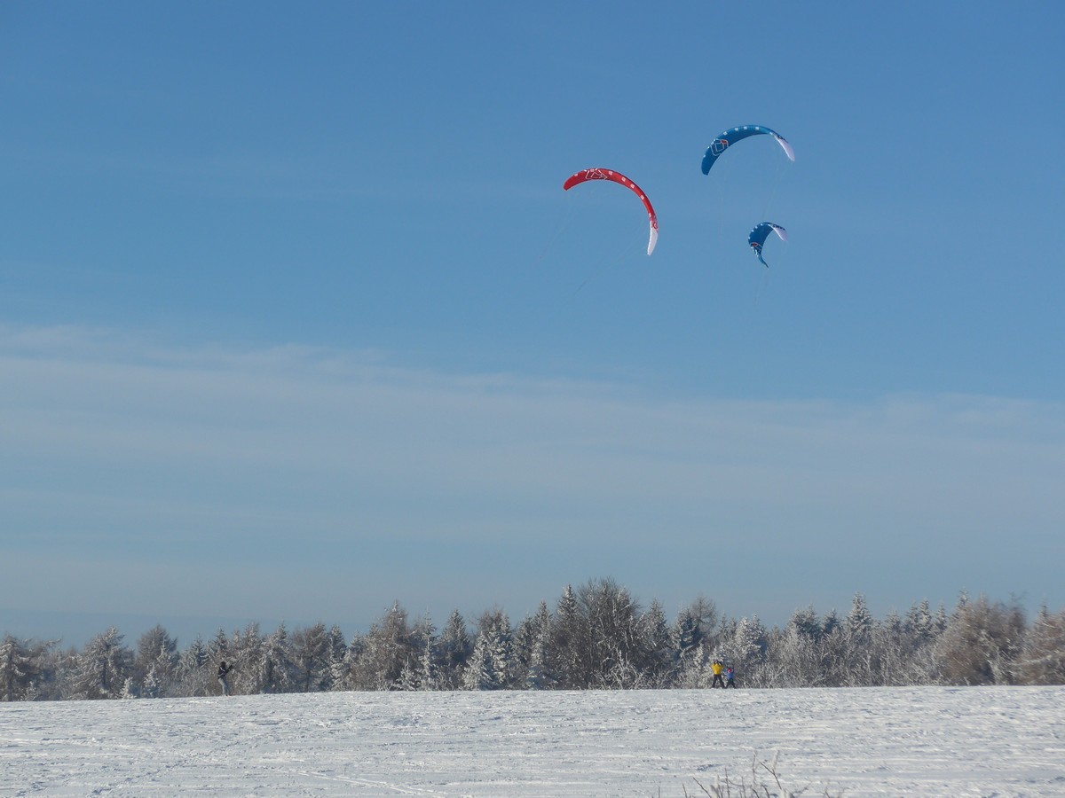 Snowkiting bei Adolfov im Osterzgebirge