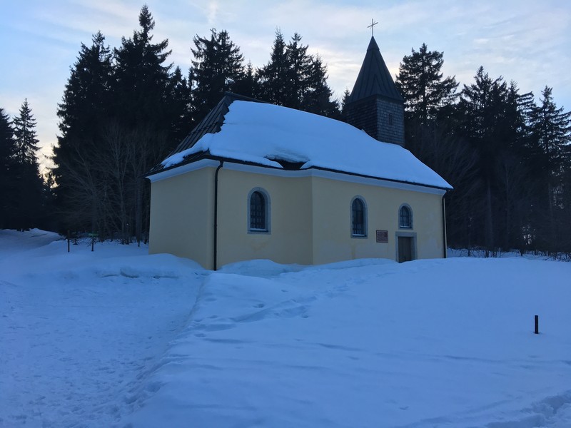 Leopoldsreut mit kleiner Kirche