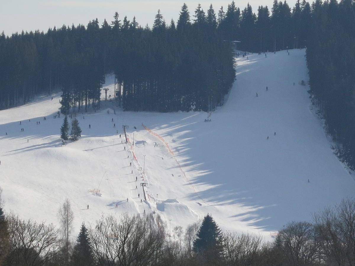 Blick aufs Skigebiet Bublava am Bleiberg