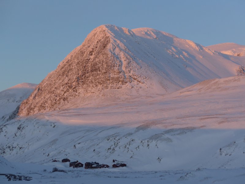 Die höchsten Berge des Rondane-Gebirges in der Abendsonne.